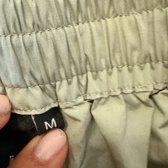 Halle Berry x Sweaty Betty Maia Woven Jogger in Chalkgreen - Picture 8 of 9